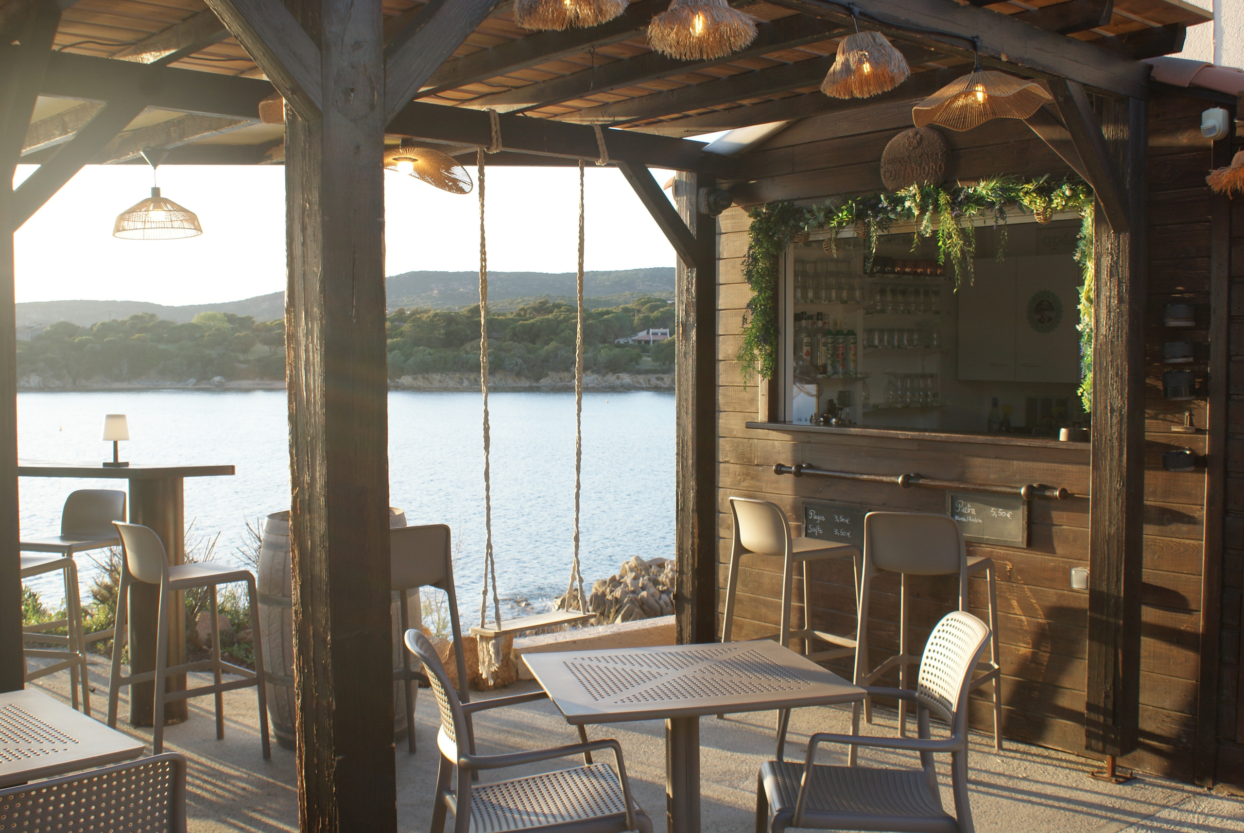Petit-déjeuner et bar face à la mer à Tizzano